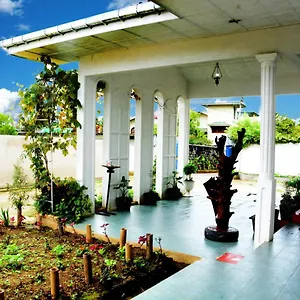 The West Gate Bungalow نوفارا إيلِيا